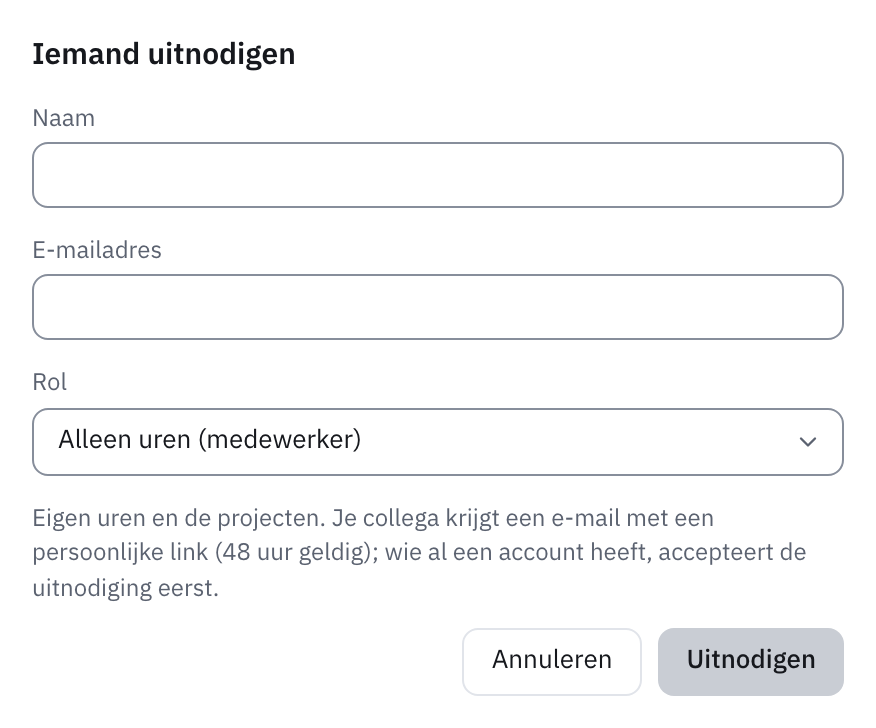 Het venster Iemand uitnodigen met Naam, E-mailadres en Rol